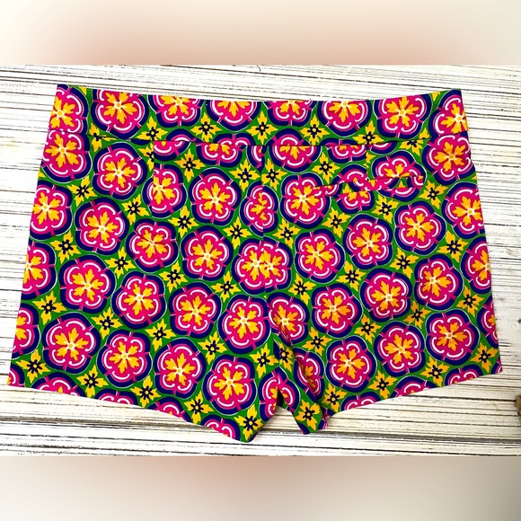 Trina Turk Womens Size 4 Shorts - Picture 2 of 11